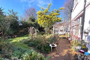 2a Preston Park Avenue